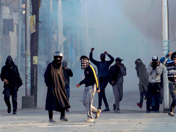 DERADICALISATION-IS-ESSENTIAL-AMONG-THE-YOUTH-OF-KASHMIR-IN-THE-PRESENT-TIME